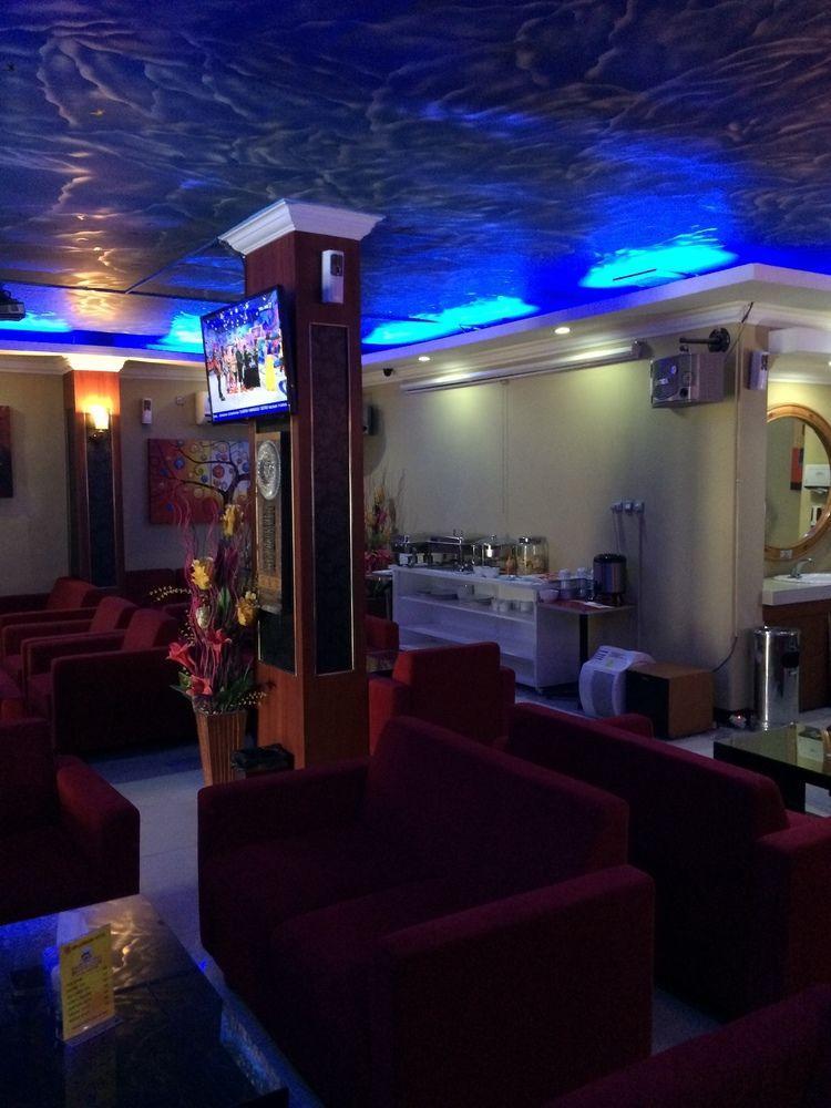 Hollywood Hotel Jakarta Buitenkant foto