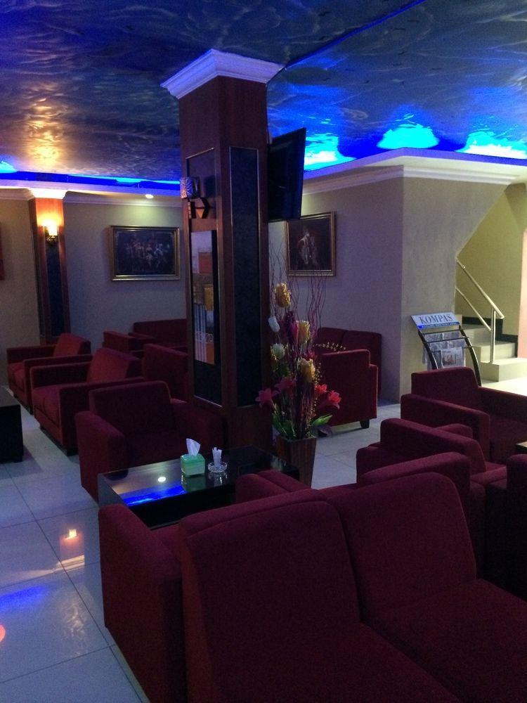 Hollywood Hotel Jakarta Buitenkant foto