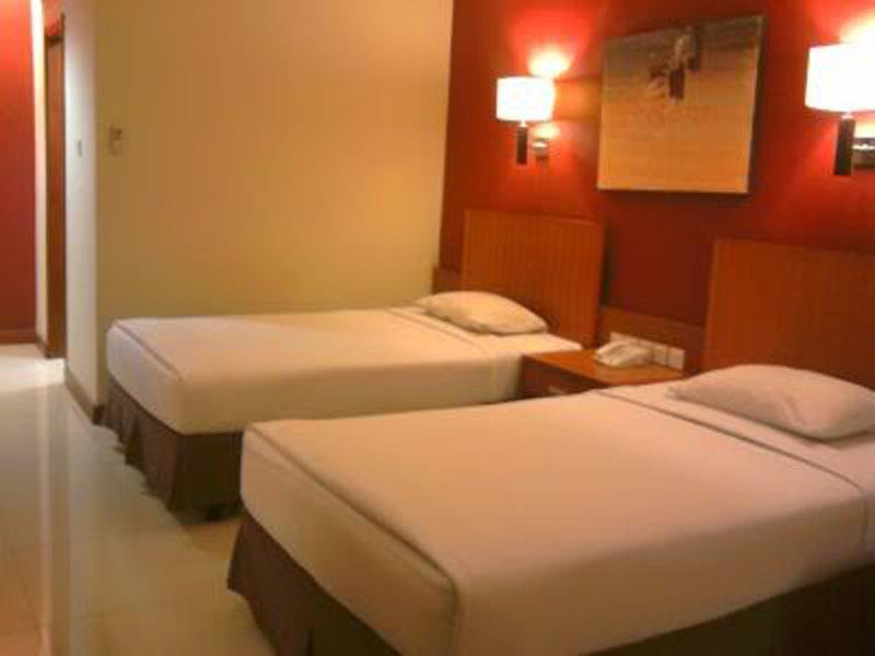 Hollywood Hotel Jakarta Buitenkant foto