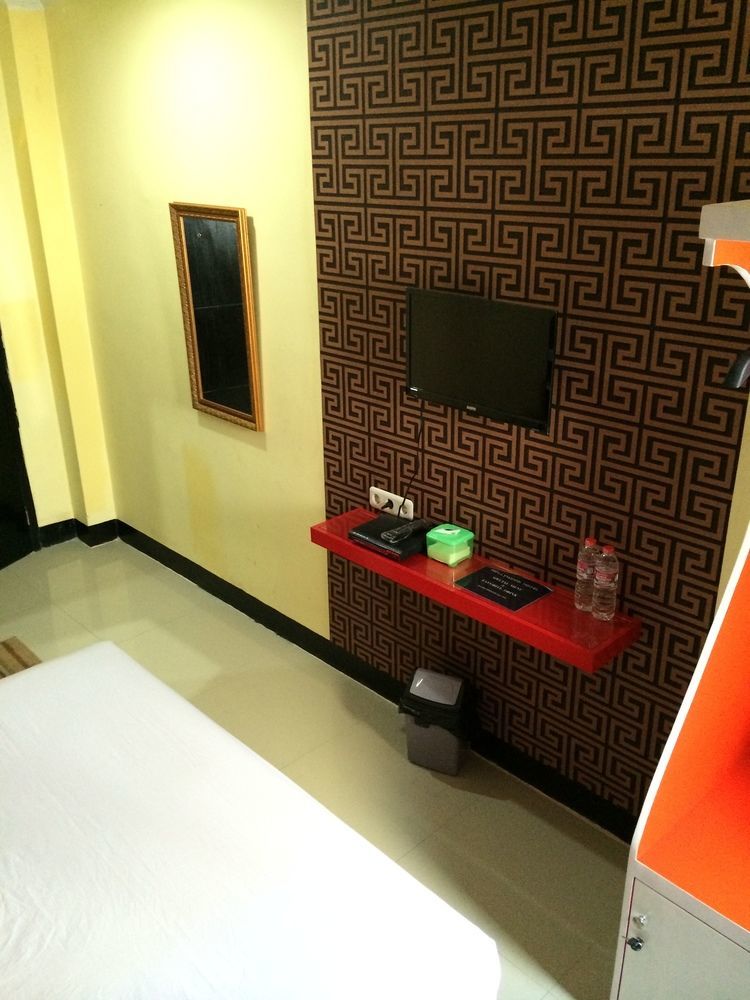 Hollywood Hotel Jakarta Buitenkant foto