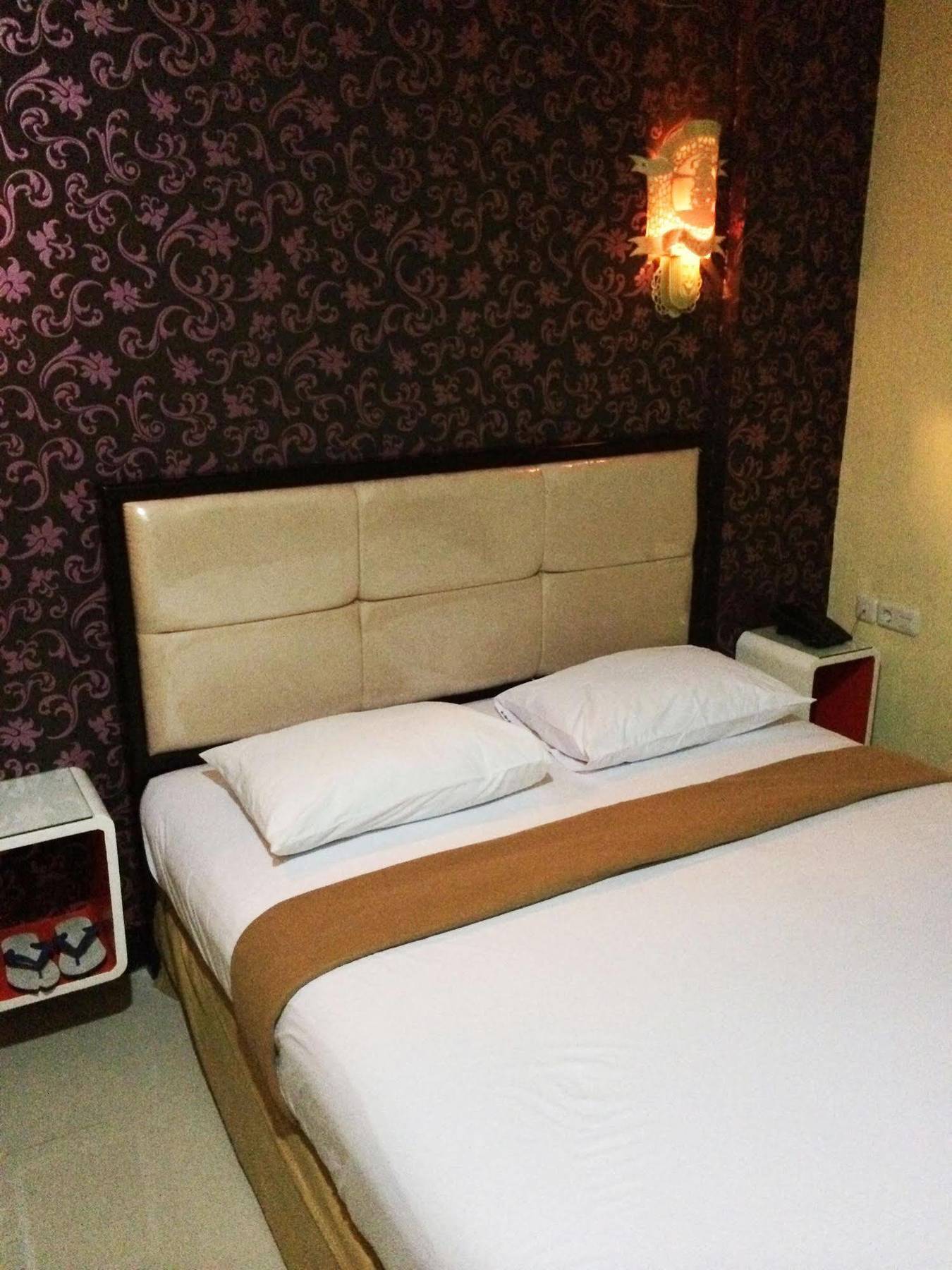 Hollywood Hotel Jakarta Buitenkant foto