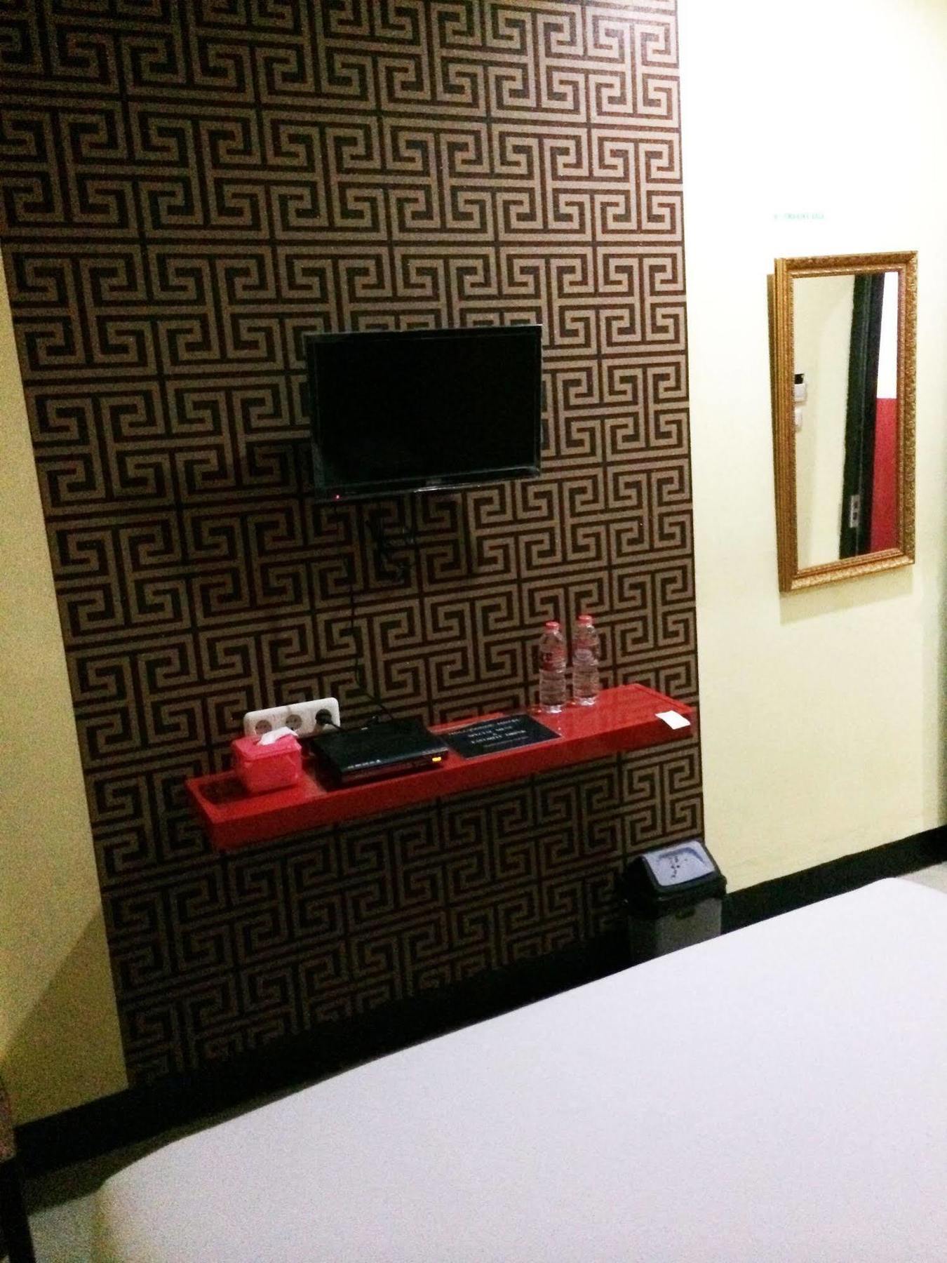 Hollywood Hotel Jakarta Buitenkant foto