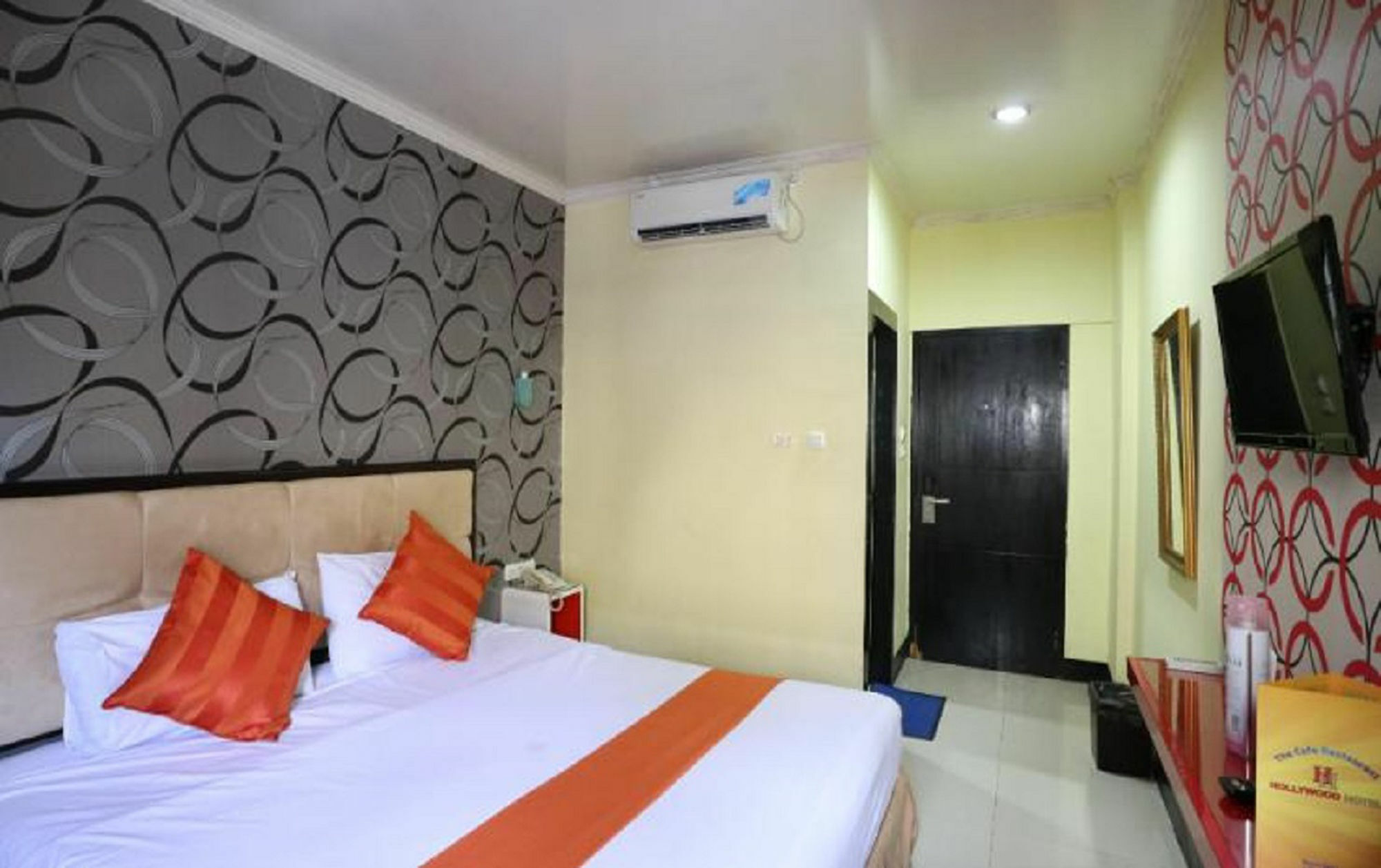Hollywood Hotel Jakarta Buitenkant foto